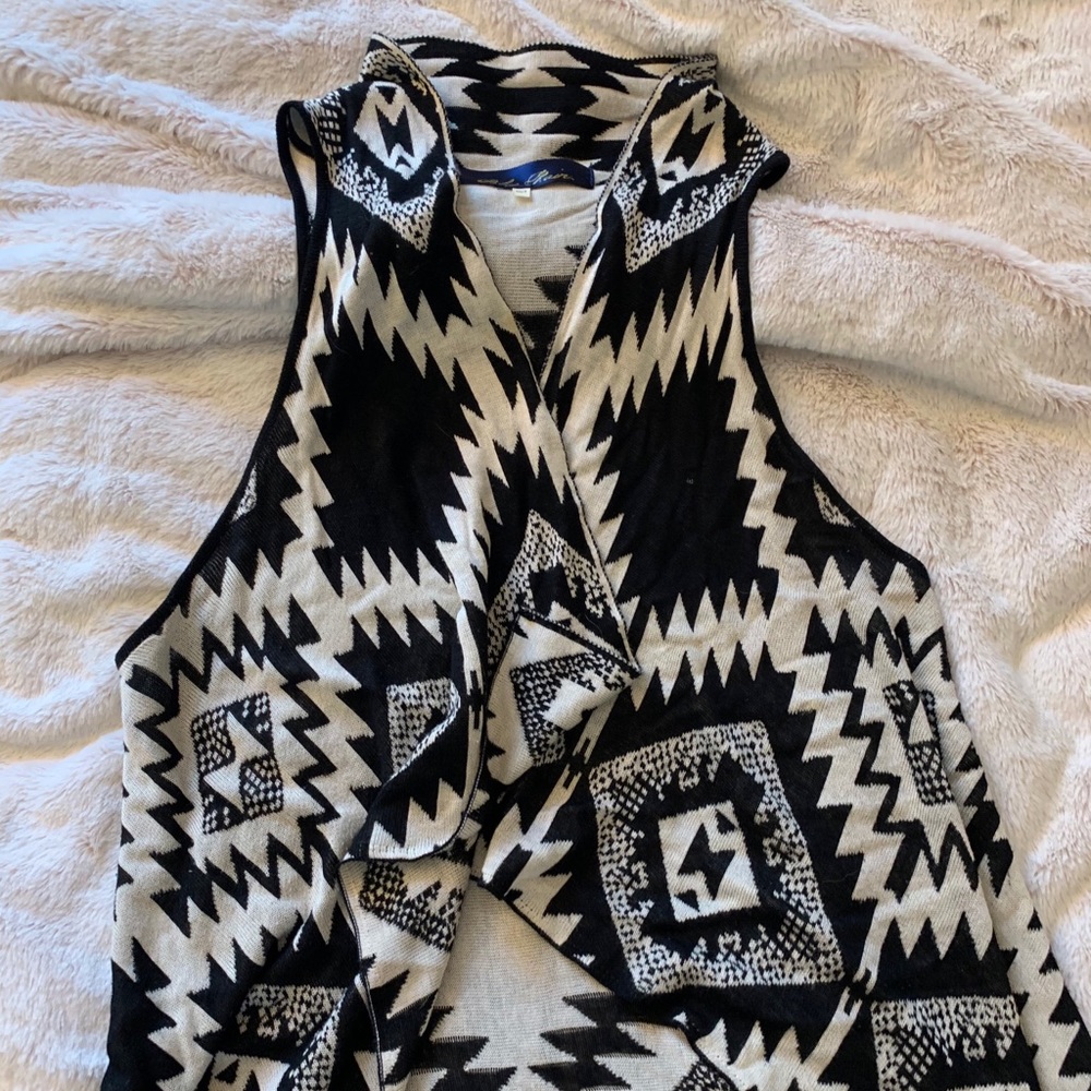 Sleeveless cardigan